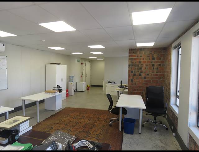 96.20M² OFFICE TO LET IN PAARDEVLEI